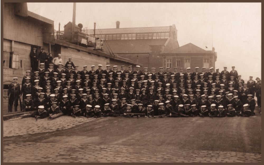 The Dundee Company RNVR outside HMS Unicorn on mobilisation in 1914